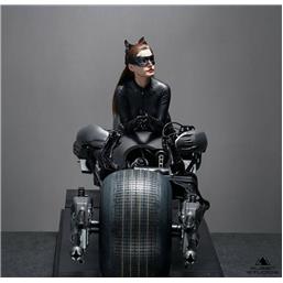 Catwoman on Batcycle Statue 1/3 108 cm