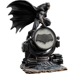 Justice LeagueBatman on Batsignal Deluxe Art Scale Statue 1/10 28 cm