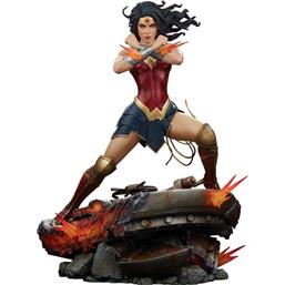 DC ComicsWonder Woman: Saving the Day Premium Format Statue 50 cm