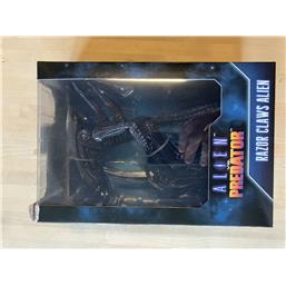 SKADET: Razor Claws Alien Action Figure 20 cm