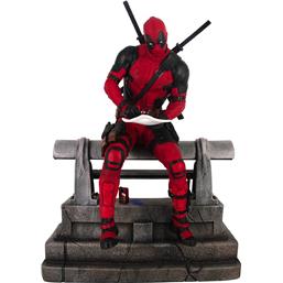 Deadpool: Deadpool Premier Collection Statue