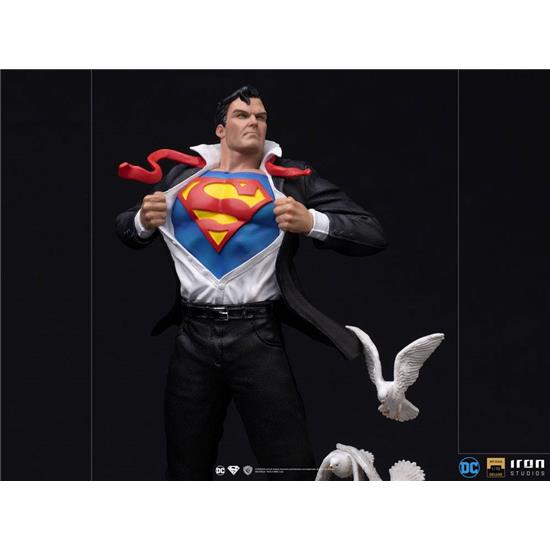 Superman: Clark Kent Deluxe Art Scale Statue 1/10 29 cm