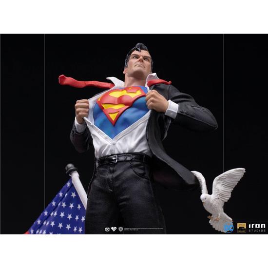 Superman: Clark Kent Deluxe Art Scale Statue 1/10 29 cm
