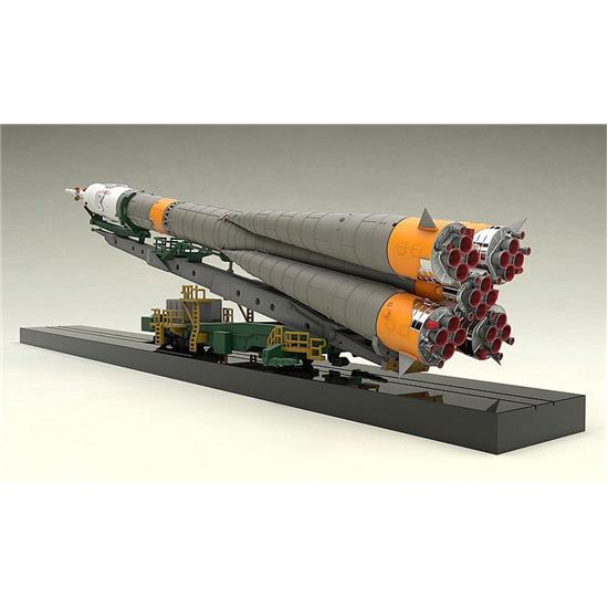 Diverse: Soyuz Rocket & Transport Train Plastic Model Kit 1/150 32 cm