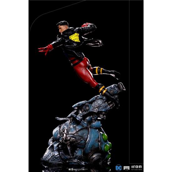 DC Comics: Superboy Deluxe Art Scale Statue 1/10 28 cm