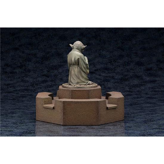 Star Wars: Yoda Fountain Statue Limited Edition 22 cm