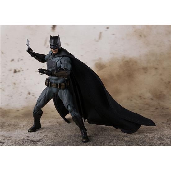 Justice League: Batman (Justice League) S.H. Figuarts Action Figur
