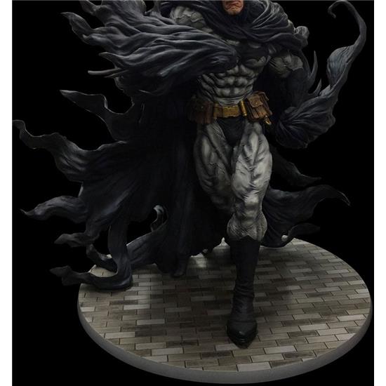 Batman: Batman Hard Black Ver. Soft Vinyl Statue 35 cm