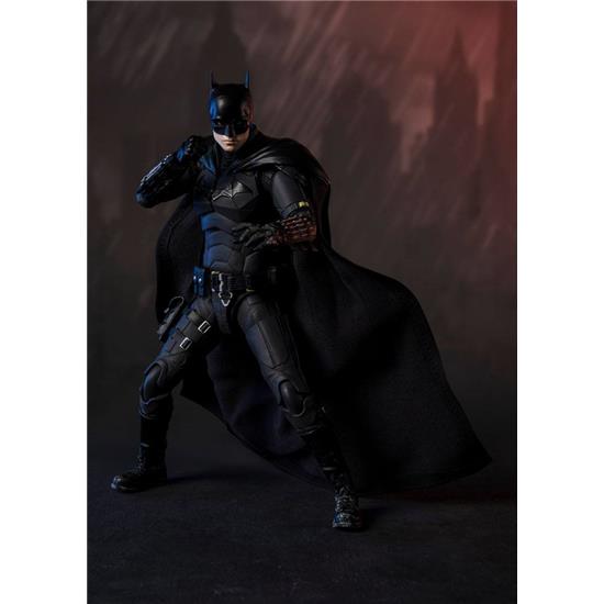 Batman: Batman S.H. Figuarts Action Figure 15 cm