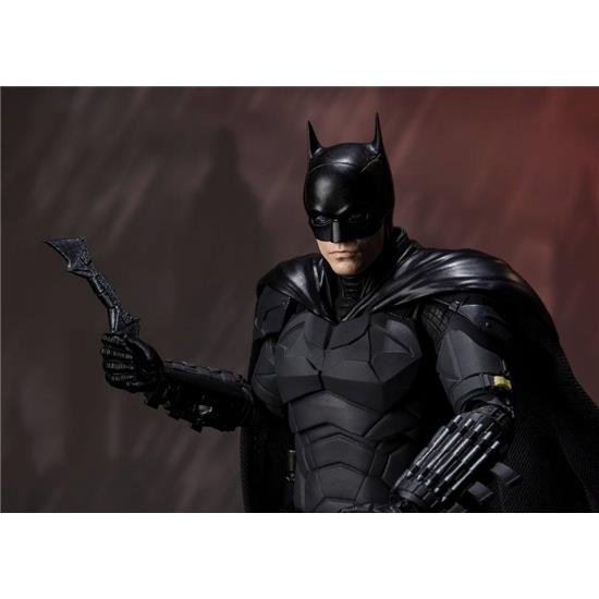 Batman: Batman S.H. Figuarts Action Figure 15 cm
