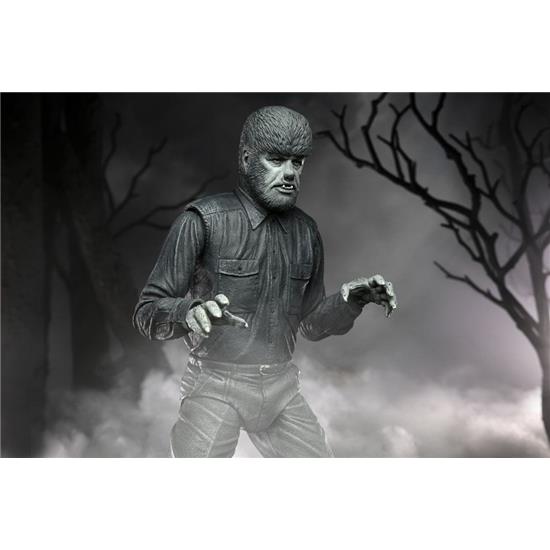 Universal Monsters: Wolf Man (Black & White) Ultimate Action Figure 18 cm