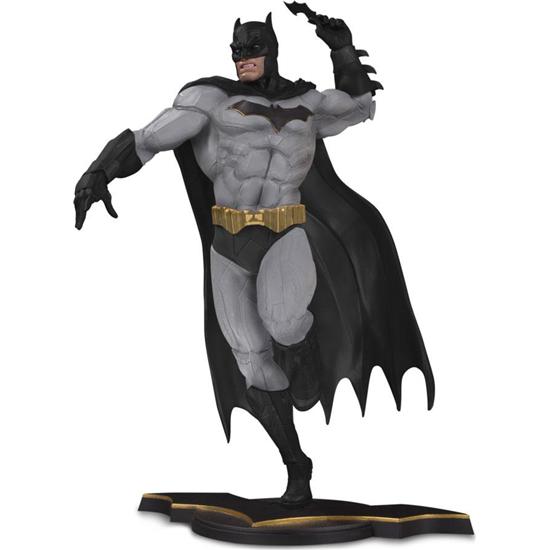 Batman: DC Core Batman Statue Grå Exclusive 26 cm
