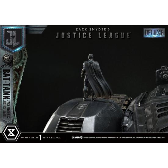 Justice League: Bat-Tank Deluxe Version Museum Masterline Diorama 36 cm