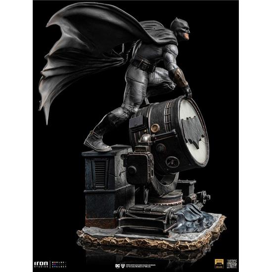 Justice League: Batman on Batsignal Deluxe Art Scale Statue 1/10 28 cm