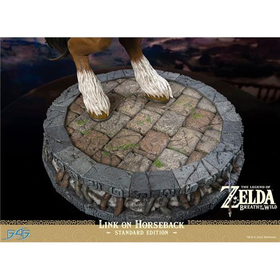 Zelda: Link on Horseback 56 cm