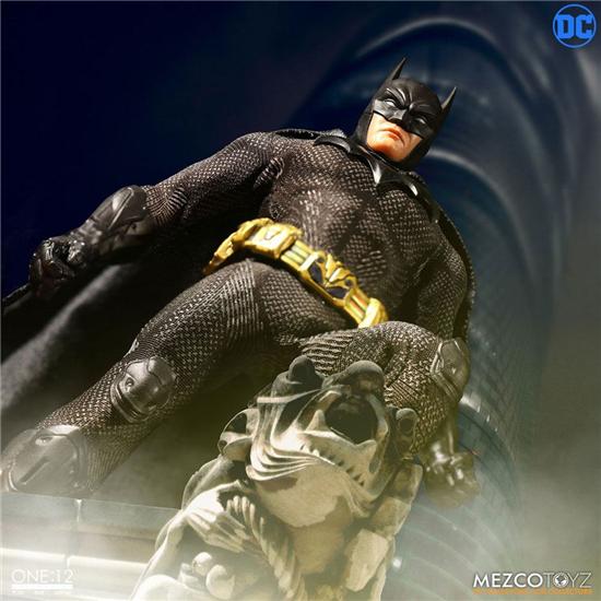 Batman: Batman Sovereign Knight Action Figur One:12 15 cm