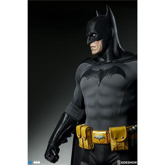 Batman: DC Comics Legendary Scale Statue 1/2 Batman 109 cm