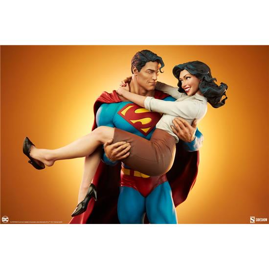 Superman: Superman & Lois Lane Diorama 56 cm