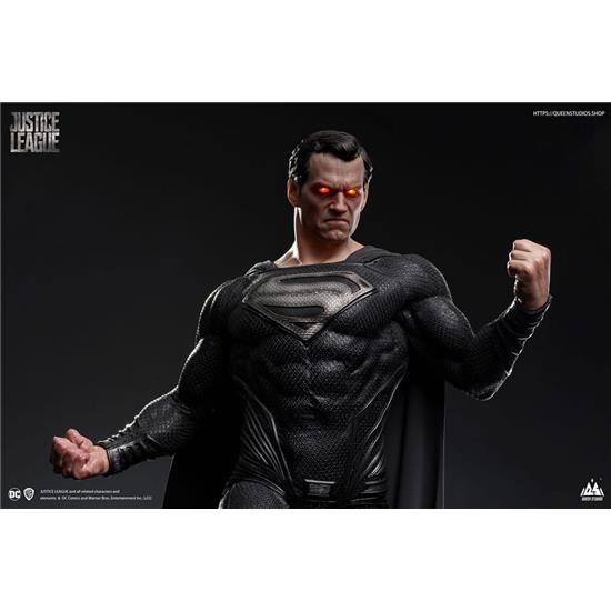 Superman: Superman Black Suit Version Regular Edition Statue 1/3 80 cm