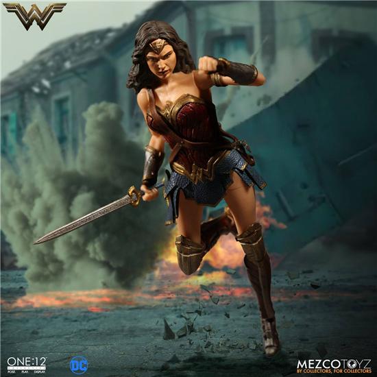 DC Comics: Wonder Woman Action Figure 1/12 17 cm