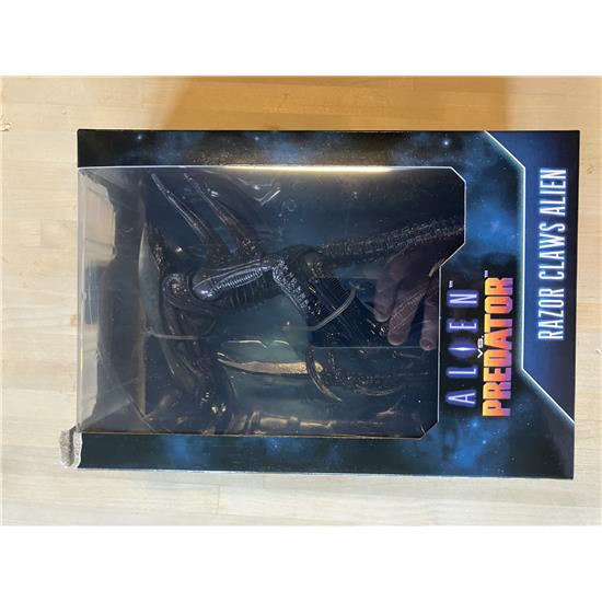 Diverse: SKADET: Razor Claws Alien Action Figure 20 cm