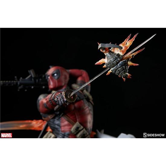 Deadpool: Marvel Comics Premium Format Figure Deadpool Heat-Seeker 61 cm