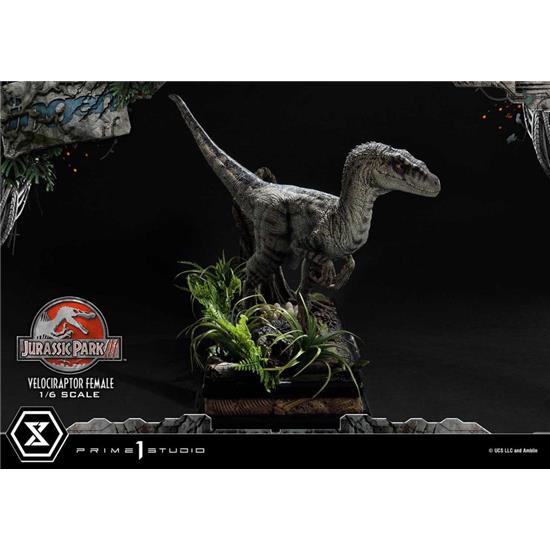 Jurassic Park & World: Velociraptor Female Bonus Version Legacy Museum Collection Statue 1/6 44 cm