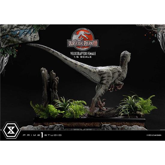 Jurassic Park & World: Velociraptor Female Bonus Version Legacy Museum Collection Statue 1/6 44 cm