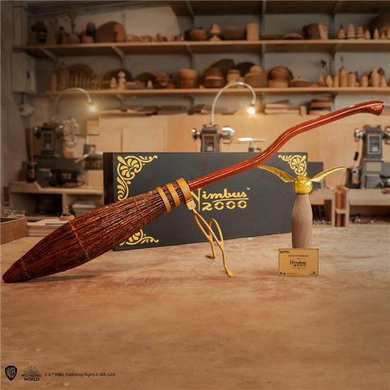 Harry Potter: Nimbus 2000 Magic Broom Replica