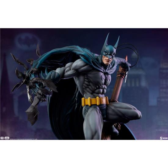 Batman: Batman Premium Format Statue 68 cm