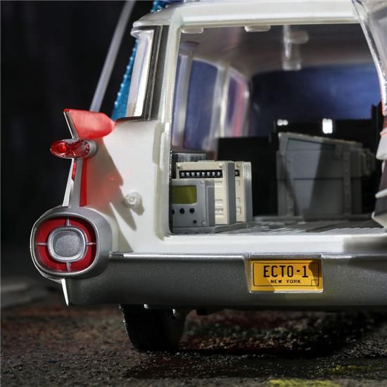 Ghostbusters: Ecto-1 (1984) Plasma Series Vehicle 1/18