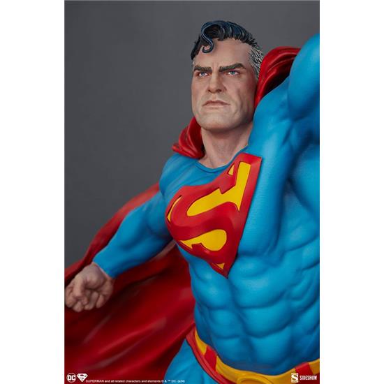 Superman: Superman DC Comics Premium Format Statue 84 cm