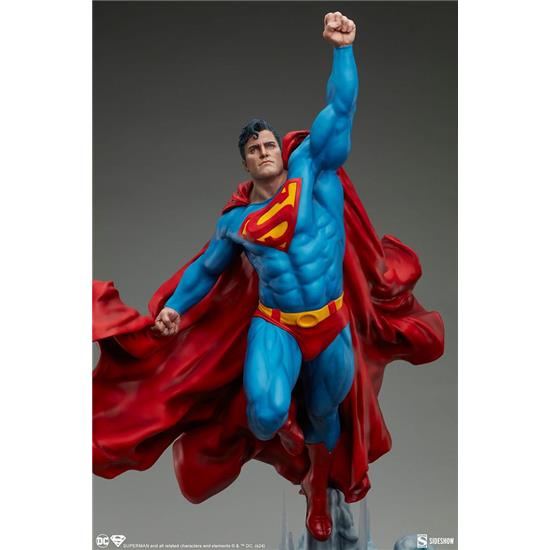 Superman: Superman DC Comics Premium Format Statue 84 cm