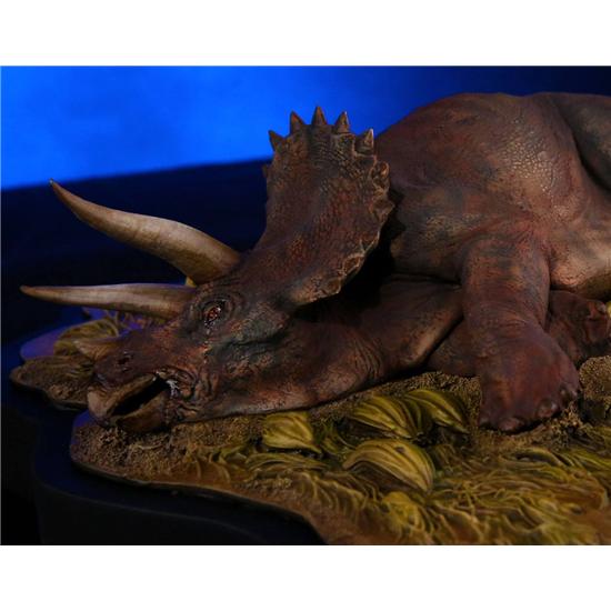 Jurassic Park & World: Jurassic Park Diorama 1/35 Sick Triceratops 10 cm