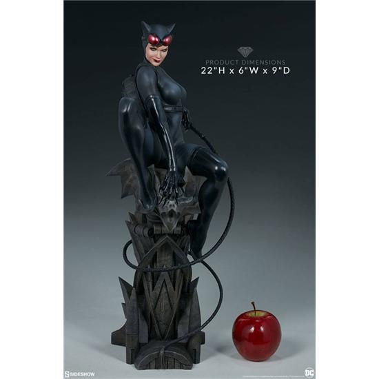 DC Comics: Catwoman Premium Format Figure 56 cm