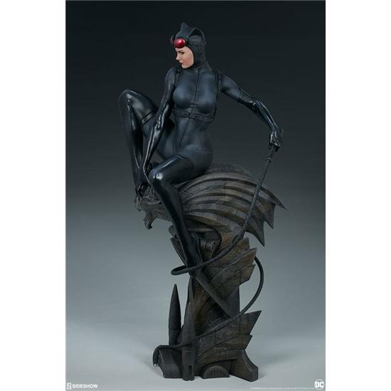 DC Comics: Catwoman Premium Format Figure 56 cm