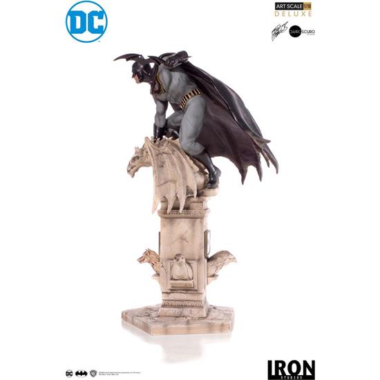 Batman: DC Comics Deluxe Art Scale Statue 1/10 Batman by Eddy Barrows 30 cm