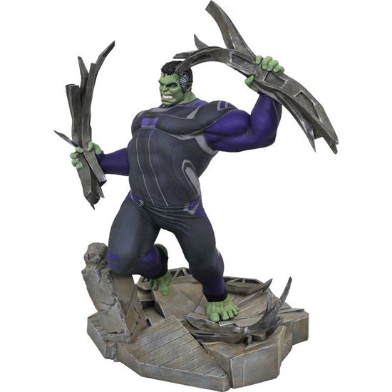 Avengers: Tracksuit Hulk PVC Diorama 23 cm