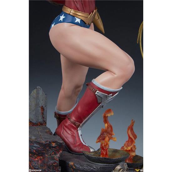 DC Comics: Wonder Woman Sideshow Exclusive Premium Format Figure 56 cm