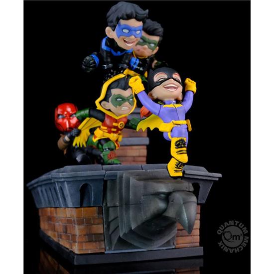 DC Comics: Gotham Rooftop Q-Master Diorama 28 cm