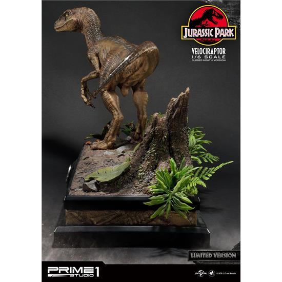 Jurassic Park & World: Velociraptor Closed Mouth Ver. Statue 1/6 41 cm