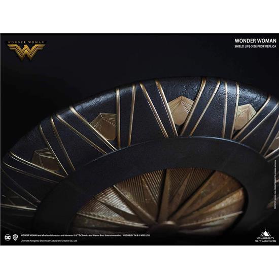 DC Comics: Wonder Woman Shield Special Edition Life-Size Replica 58 cm
