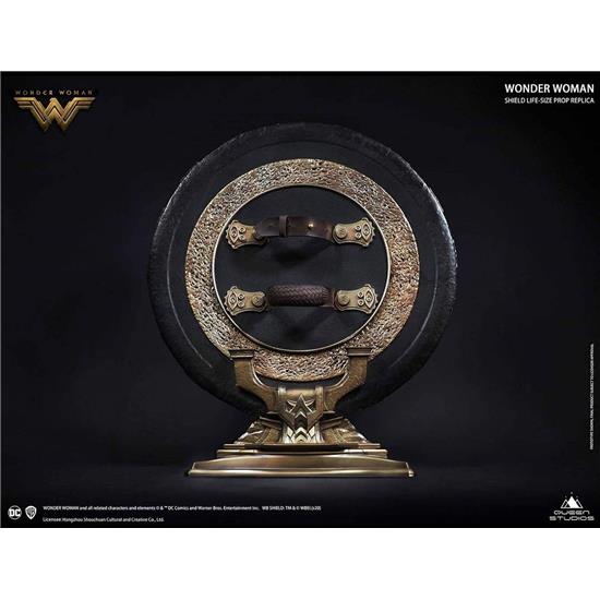 DC Comics: Wonder Woman Shield Special Edition Life-Size Replica 58 cm