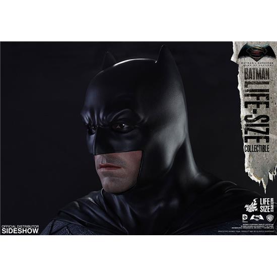 Batman: Batman Life-Size Masterpiece Statue