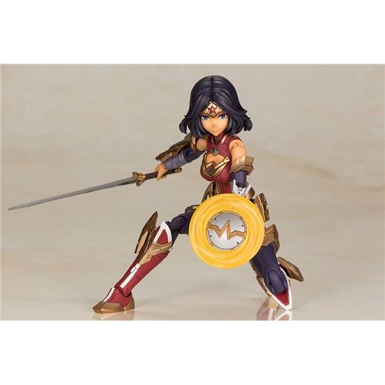DC Comics: Wonder Woman Fumikane Shimada Plastic Model Kit 16 cm